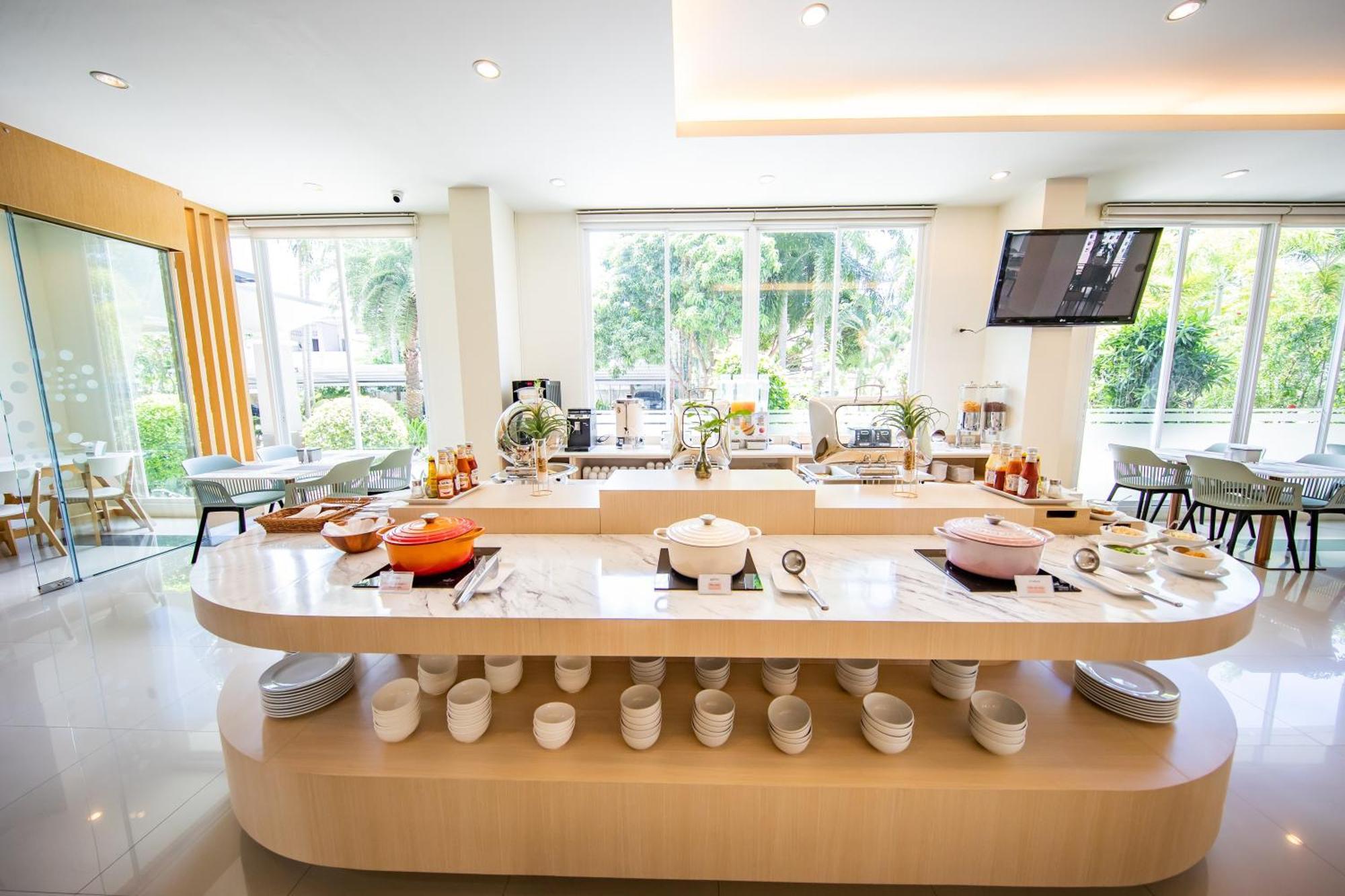 Phavina Hotel Rayong Sha Extra Plus Экстерьер фото