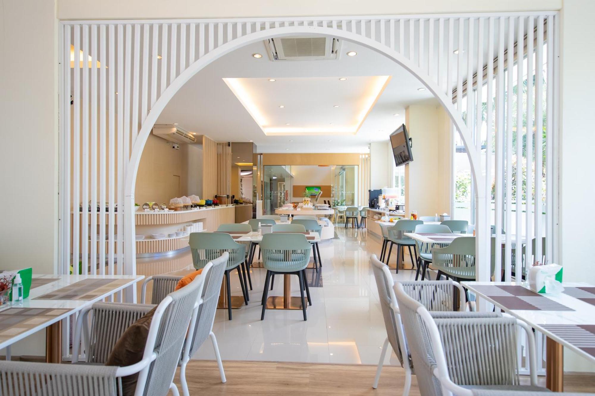 Phavina Hotel Rayong Sha Extra Plus Экстерьер фото